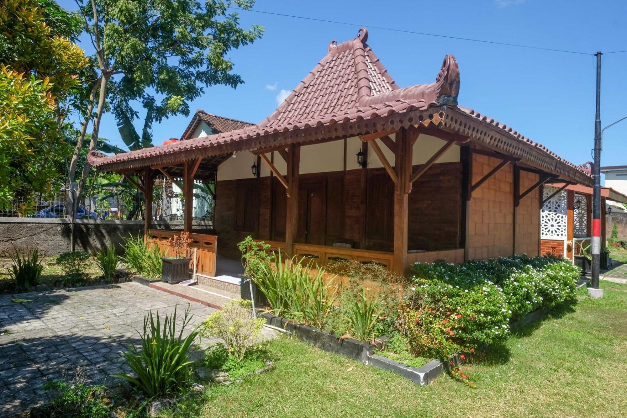OYO 2634 Griya Birowo Syariah Hotel Wonosari Bagian luar foto